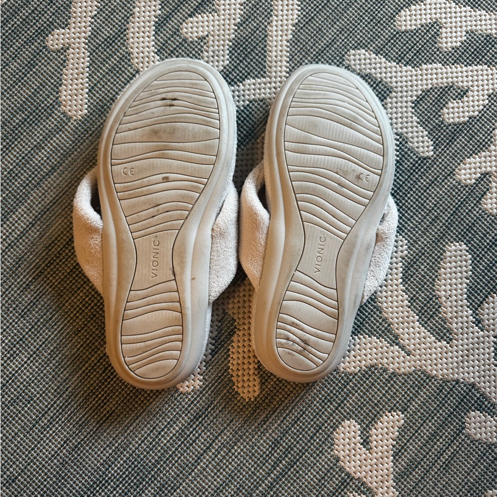 Vionic Slippers - Picture 3 of 4